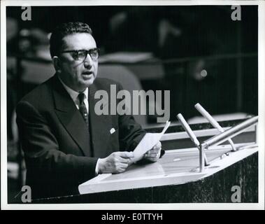 Sept. 09, 1960-132 afrikanischen Willen und Zypern zugelassen an UN: eine seiner ersten Handlungen, der 15. ordentlichen Tagung der UN-Generalversammlung, die in New York gestern, einstimmig zugelassen 14 neue Staaten die Mitgliedschaft in den Vereinten Nationen eröffnet, das bringt die Gesamtzahl der Staaten, die Mitglieder der Vereinten Nationen bis 96, fast das Doppelte seiner ursprünglichen Mitgliedschaft. Die Versammlung Erklärungen gehört heute Morgen durch Vertreter von 13 der 14 neue Mitglieder. Hier ist N. Louis Rakotohalala, permanente Representatvie der madagassischen Republik bei den Vereinten Nationen an das Rednerpult gesehen, da er die Versammlung eingegangen Stockfoto