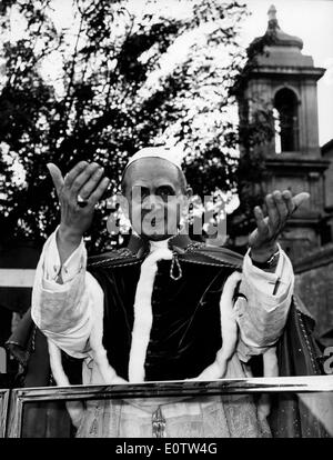 Papst Paul Vl winken für Menschen Stockfoto