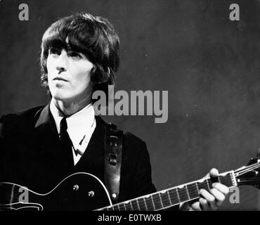 Beatle George Harrison führt beim Konzert Stockfoto