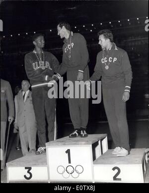 Apr. 01, 1960 - Olympische Spiele In Rom. Russen erste und zweite im Hochsprung: Foto zeigt Robert Shavlakadze, der Russland treten Stockfoto