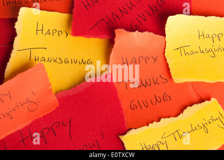 Viele bunte bemerkt mit dem Worte Happy Thanksgiving drauf Stockfoto