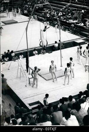 Sept. 05, 1960 - Gymnastik in historischer Umgebung.: Gymnastik-Veranstaltung in der historischen Umgebung der Terme di Caracalla begann heute Morgen. Foto zeigt Gesamtansicht während der Gymnastik Veranstaltung dieser Morgen. Stockfoto