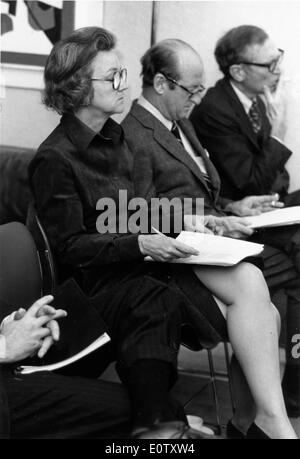 Verlag Katharine Graham sitzt in einer Besprechung Stockfoto