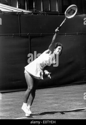 Tennis pro Evonne Goolagong spielt in Übereinstimmung Stockfoto