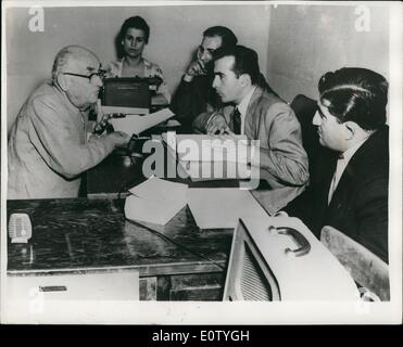 10. Oktober 1960 - Türkeis Ex-Staats-und Regierungschefs zu Gesicht Testversion dieser Woche Gericht zu treffen auf der Insel von Yassidia: die Studien von führenden Mitgliedern des früheren Regimes in der Türkei sind am Freitag auf der Insel Yassidia, in dem Meer von Marmora beginnen. Die wichtigsten beschuldigt sind Ex-Präsident Bayar und Herr Menderes, der ehemalige Premierminister und Herr Zorlu, Ex-Außenminister. Eine große Anzahl von ehemaligen Cabinat Minister und den größten Teil der demokratischen Mitglieder des letzten Parlaments, sind ebenfalls auf dem Prüfstand. Die wichtigsten Ladung wird der Verstoß gegen die Verfassung. Foto zeigt Herr Stockfoto