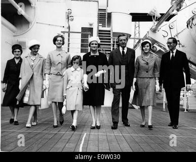 Herr De L'Isle mit seiner Familie auf einem Boot Stockfoto