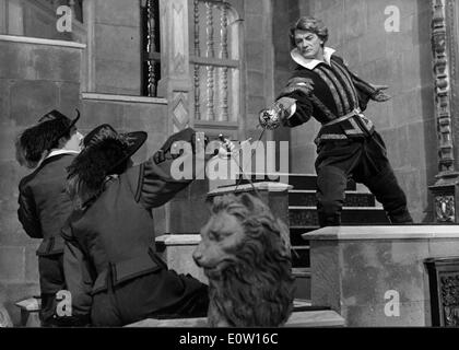 Jean Marais in einem Schwertkampf Szene Stockfoto