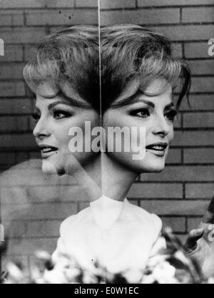 Schauspielerin Virna Lisi in einer Szene aus "The Sweet Ladies" Stockfoto