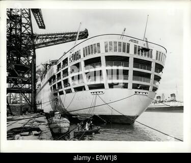 11. November 1960 - '' New Look'' Astern für britische Luxus-Liner: dieses ungewöhnliche offenen Stern ist ein auffälliges Merkmal der neuen 40.000 Tonnen britischen Liner '' Oriana'', jetzt in Barrow-in-Furness, Lancashire, England ausstaffiert. Sie ist Scheduld Service auf das Vereinigte Königreich, Australien im Dezember 1960 eingehen. Erbauer: Vickers Armstrong GmbH, Barrow-in-Furness, Lancashire, England. Stockfoto