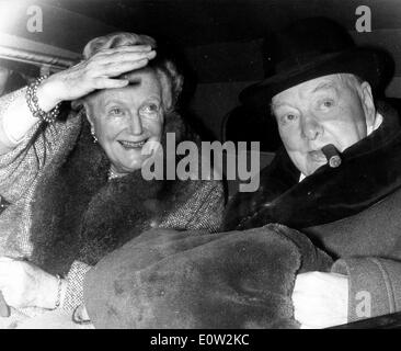 Sir Winston Churchill und seiner Frau Lady Clementine verlassen zu Hause für den Urlaub Stockfoto