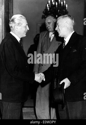 Harold MacMillan und Hendrik Verwoerd bei Commonwealth-Konferenz Stockfoto