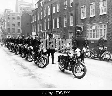 Polizeieskorten kommen zu Präsident Kennedy abholen Stockfoto