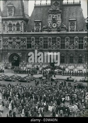 6. Juni 1961 - jubeln Massen, John und Jacqueline Kennedy in der Town Hall. Foto zeigt Überblick über die Menschenmengen versammelten sich vor Stockfoto
