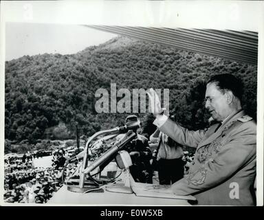 7. Juli 1961 - 20. Jahrestag von der jugoslawischen Aufstand: Präsident Josip Broz Tito Jugoslawien sprach bei einer Versammlung im Titovo Uzice Dienstag, der 20. Jahrestag des Aufstands des jugoslawischen Volkes. Das Foto zeigt Präsident Tito sprechen. Stockfoto