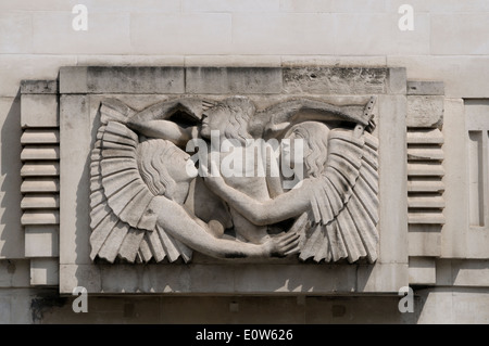 London, England, Vereinigtes Königreich. Broadcasting House (G Val Myer; 1932) HQ der BBC, in Portland Place / Langham Place. Fassade am Portland Place. Ariel Anhörung C Stockfoto