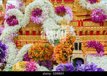 London, UK, 19. Mai 2014. RHS Chelsea Flower Show gesponsert von M & G. Nong Nooch Tropical Botanical Garden Stand im großen Pavillon thailändische Kultur und Orchidee Vaganca veranschaulichen. Bildnachweis: Malcolm Park Leitartikel/Alamy Live-Nachrichten Stockfoto