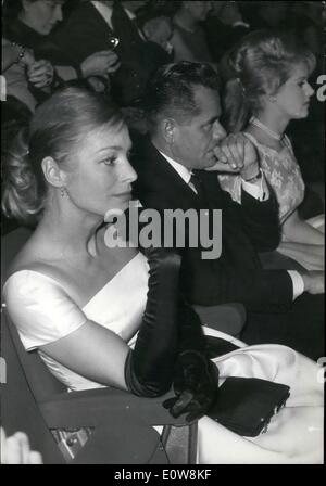 18. Januar 1962 - hier ist Yvette Mimieux (links) mit Glenn Ford und Ingrid Thulin bei der Premiere von "der vier Reiter der Apokalypse,'' in Paris. Stockfoto