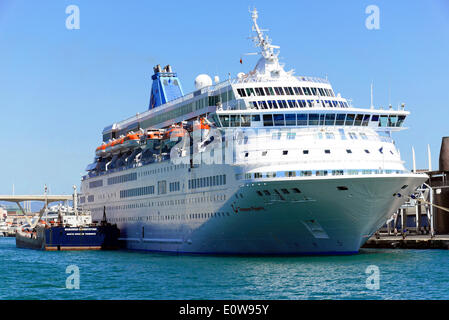 Kreuzfahrt Schiff Thomson Majestät, Baujahr 1990, Länge 207,1 m, Kapazität 1462 Passagiere in Port Vell, Barcelona, Katalonien Stockfoto