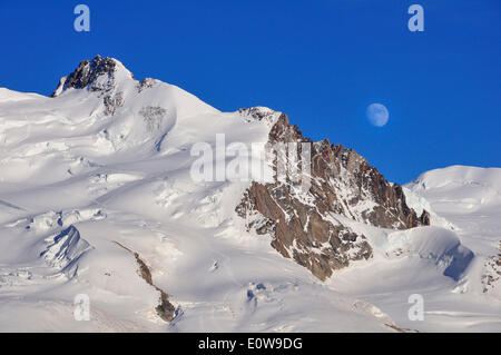 Mondaufgang über Monte Rosa mit Dufour Spitze, 4638 m, Gornergrat Ridge, Zermatt, Kanton Wallis, Schweiz Stockfoto