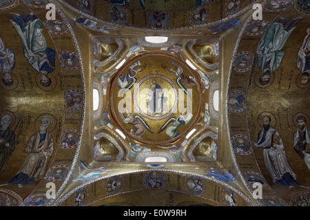 Kuppel mit byzantinischen Mosaiken, Christus Pantokrator, Erzengel und Propheten, La Martorana Kirche aus der normannischen Periode, Palermo Stockfoto