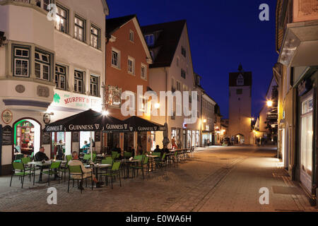 Fußgänger-Zone und Wasserturm, Isny, Oberschwaben, Baden-Württemberg, Deutschland Stockfoto