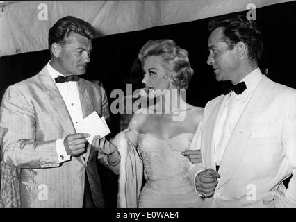 Schauspieler Carole Lesley, Richard Todd und Jean Marais-chat Stockfoto