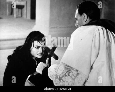 Schauspielerin Daliah Lavi und Minister in der Filmszene Stockfoto