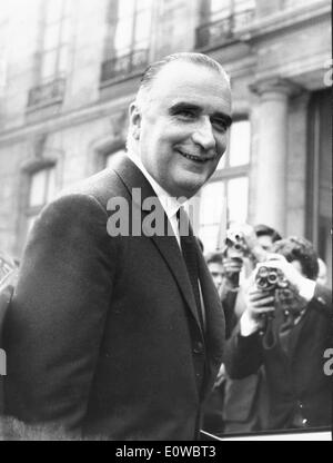 Präsident Georges Pompidou kommt im Elysee-Palast Stockfoto