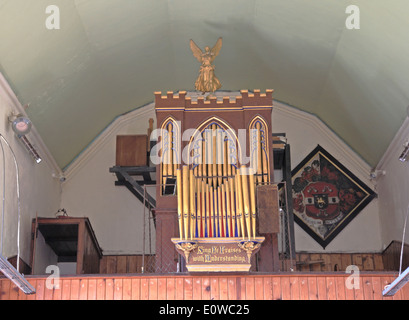 Die Orgelempore in der Pfarrkirche St. Mary bei Somerleyton, Suffolk, England, Vereinigtes Königreich. Stockfoto