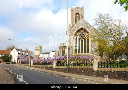 Ein Blick von der Kirche St Giles auf den Hügel, Norwich, Norfolk, England, Vereinigtes Königreich. Stockfoto
