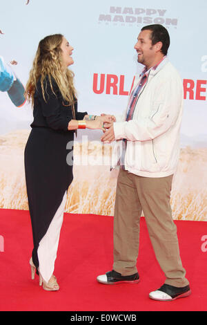 Drew Barrymore und Adam Sandler kümmern sich um die Premiere des Films "Blended" im Cinestar am Potsdamer Platz auf Montag, 19. Mai 2014 in Berlin, Deutschland. / Picture alliance Stockfoto