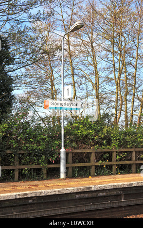 Ein Plattform zum Bahnhof anmelden Wherry Linien bei Somerleyton, Suffolk, England, Vereinigtes Königreich. Stockfoto