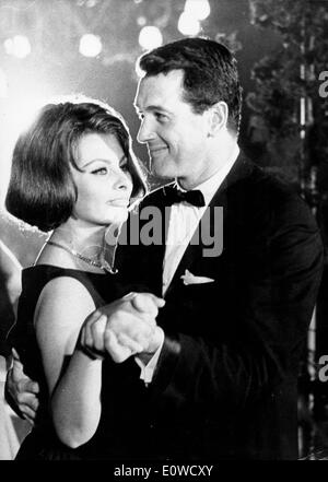 Sophia Loren und Rock Hudson bei Bambi-Verleihung Stockfoto