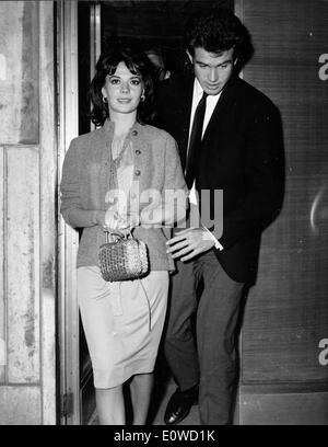 Warren Beatty mit seinem fiancŽ Natalie Wood in Rom Stockfoto