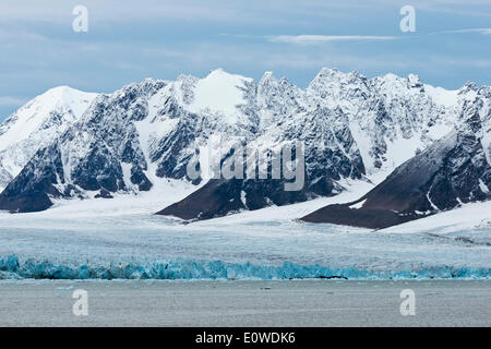 Berge und Gletscher Monacobreen, Liefdefjorden Fjord, Spitzbergen, Svalbard-Inseln, Svalbard und Jan Mayen, Norwegen Stockfoto