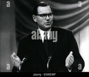 10. Oktober 1962 - Tory-Konferenz: Maudling spricht; Foto zeigt Herr Reginald Maudling Kanzler des Finanzministeriums, spricht auf dem Parteitag der Konservativen in Liandudno gestern. Stockfoto