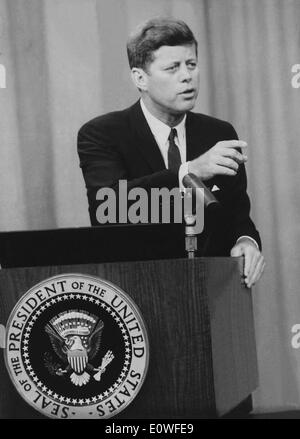 Präsident Kennedy auf einer Pressekonferenz in Washington Stockfoto