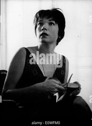 Schauspielerin Shirley MacLaine durch etwas erschrocken Stockfoto