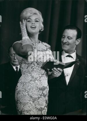 Sept. 09, 1962 - Jayne Mansfield '' atomare '' US-amerikanische Schauspielerin zurück aus Staaten nach Rom kam, um den Preis '' Madchera d'atgentoi'' gefördert durch römische Journalist und zum besten Schauspieler eine Schauspielerinnen des Jahres zu erhalten. Stockfoto