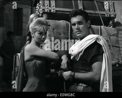 Sept. 09, 1962 - Fotoshows Mylene Demongeot mit dem amerikanischen Schauspieler Jeffrey Hunter, eine starke römischer Gladiator. Stockfoto