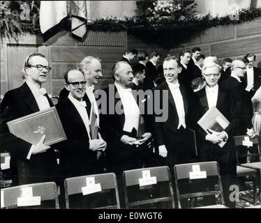 12. Dezember 1962 - Nobel-Sieger 1962. Während der Siegerehrung an der Stockholmer Börse gesehen, sind einige der Gewinner des diesjährigen Awards. Foto zeigt: - links nach rechts: sie sind Professor Maurice Wilkins, Dr. Max Perutz, Dr. Francis Crick, John Steinbeck, Professor James Watson und Dr. John C. Kendrew. Stockfoto
