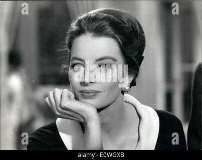 12. Dezember 1962 - In den Studios von Dinecitta CAPUCINE die schöne ehemalige französische Schaufensterpuppe, zusammen mit einer Besetzung von berühmten Schauspielern und Schauspielerinnen, spielt die Hauptrolle in dem Film '' The Pink Panther'' und und amerikanische Produktion unter der Regie von Blake Edwards. PETER SELLERs der englischen berühmten Komiker, DAVID NIVEN, amerikanische Robert Wagner und unsere junge Schauspielerin Claudia Cardinale gehören zu den ausgewählten Besetzung des Films. CAPUCINE, deren Schönheit berühmt auf der ganzen Welt, ist, begann ihre Filmkarriere erst vor zwei Jahren, als sie von einem Mode-Kameramann bemerkt wurde, beschlossen, ihr einen Stern machen Stockfoto