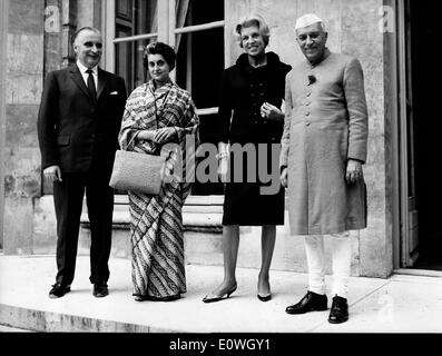 Georges Pompidou in Paris besuchen Jawaharlal und Indira Gandhi Stockfoto