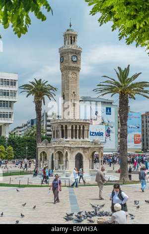 Die berühmten Uhrenturm am Konak Square in Konak Stadtteil von Izmir, Türkei. Stockfoto