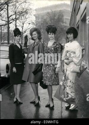 2. Februar 1963 - im Bild von links nach rechts: Savine Surget Miss France, erste Vize-Miss UN Contest, Monica Stockfoto