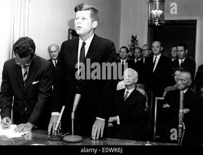 Präsident Kennedy spricht bei Villa Hammerschmidt Stockfoto