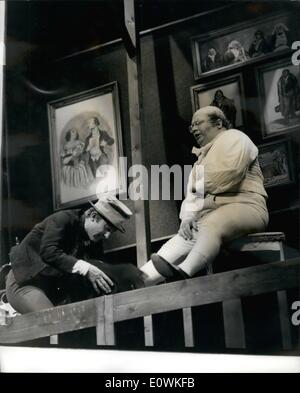 7. Juli 1963 - Harry Secombe Rehearses '' Pickwick'': Populären Schauspieler - Sänger Harry Secombe jetzt bei der Saville Proben ist Stockfoto