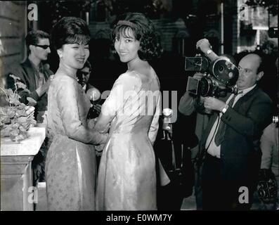 Sept. 09, 1963 - Madame Ngo Dinh NHU von Südvietnam und ihre Tochter sind in Rom, für wenig Aufenthalt in Route nach Paris, New York. OPS = Madame, Fräulein Nu Leaving der Ambassande in dem Roman Church zu gehen. Stockfoto