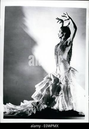 11. November 1963: Carmen Amaya, Königin des Flamenco, stirbt: Der Zustand der weltberühmten Flamenco-Tänzerin Carmen Amaya verschlechtert sich, und sie wurde mit ihrer Bitte nach Bagur gebracht, ear Gerona, wo sie bereits die letzte Unruhe seit ihrem 12. Lebensjahr erhalten hat. Das Foto zeigt Carmen Amaya tanzt auf dem Foto von Juan Gyenes. Stockfoto