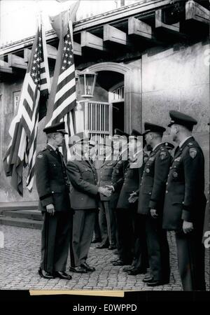 11. November 1963 - heute Chef des Stabes, französische Armee, General D'Armee, Charles Ailleret, kam in Berlin auf dem militärischen Teil des Stockfoto